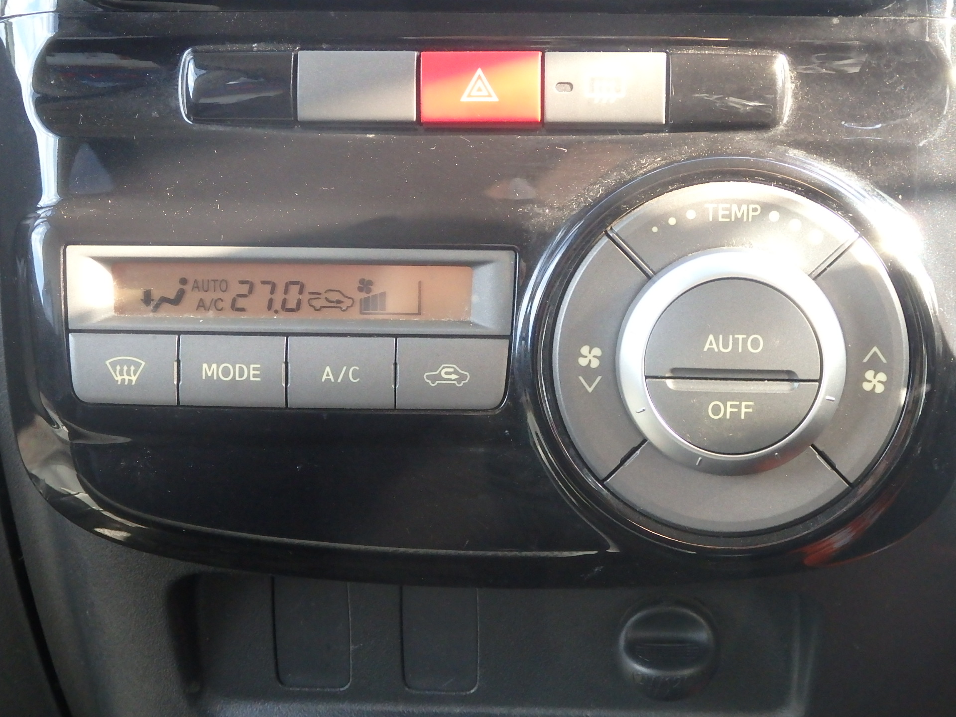 ダイハツ タントカスタムの画像16