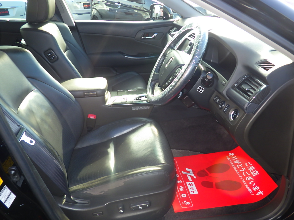 トヨタ クラウンハイブリッドの画像3