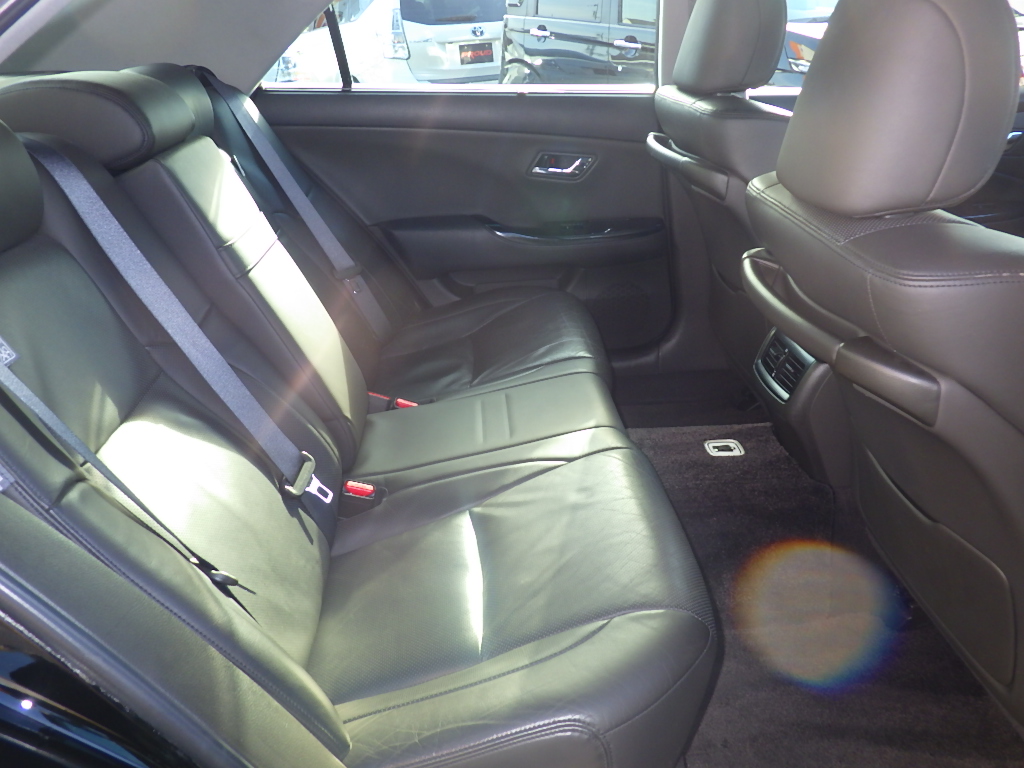 トヨタ クラウンハイブリッドの画像4