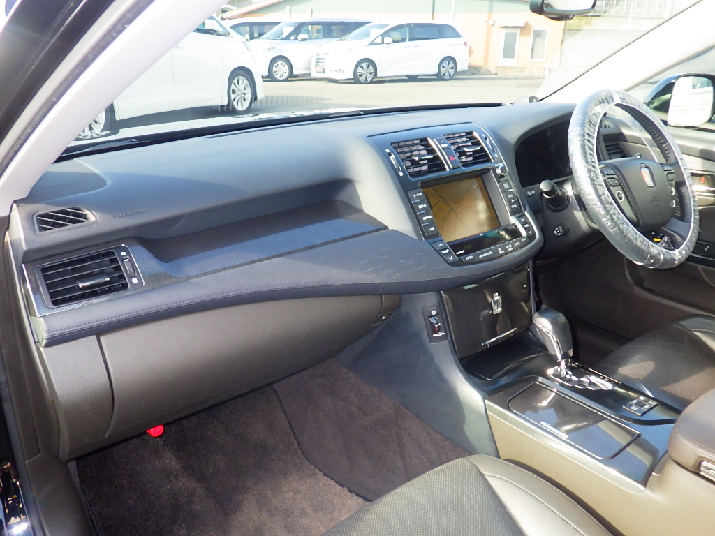 トヨタ クラウンハイブリッドの画像5