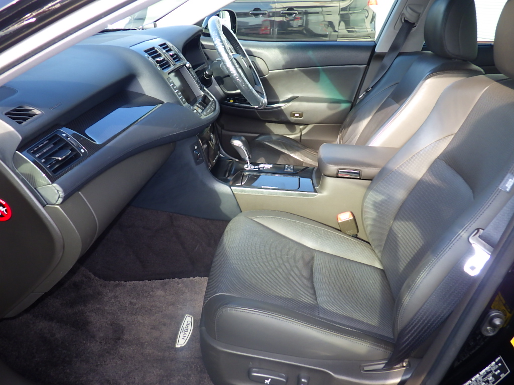 トヨタ クラウンハイブリッドの画像6