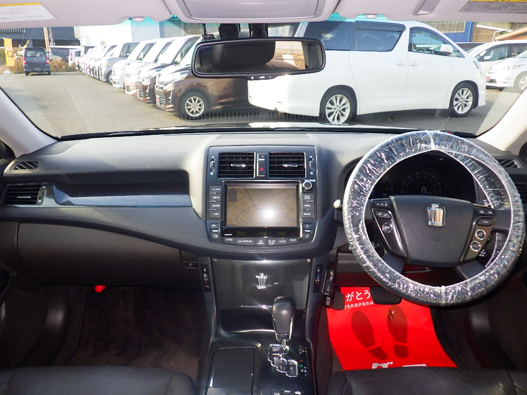 トヨタ クラウンハイブリッドの画像9