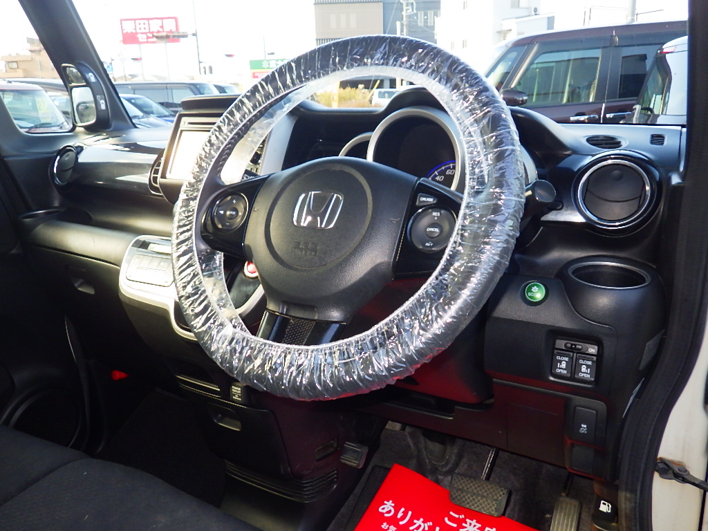 ホンダ N-BOXカスタムの画像2