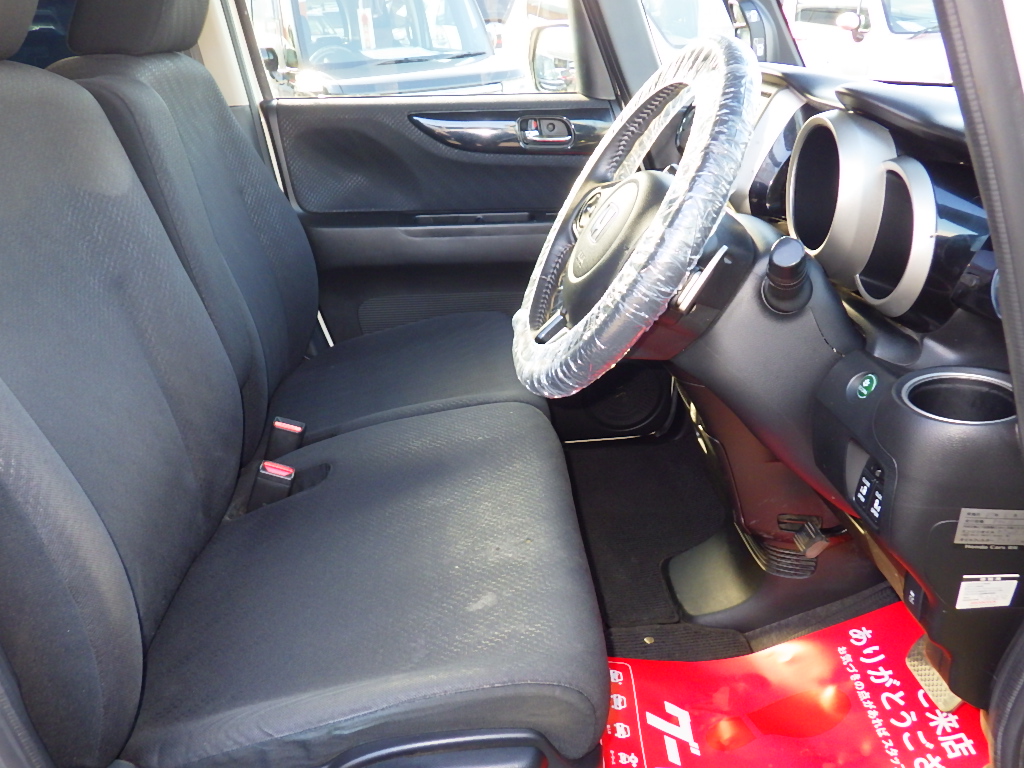 ホンダ N-BOXカスタムの画像3