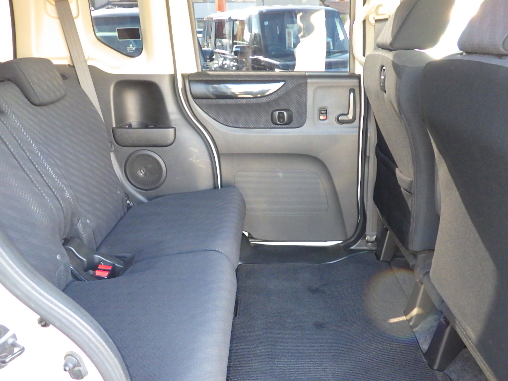 ホンダ N-BOXカスタムの画像4