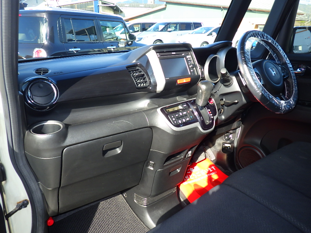 ホンダ N-BOXカスタムの画像5