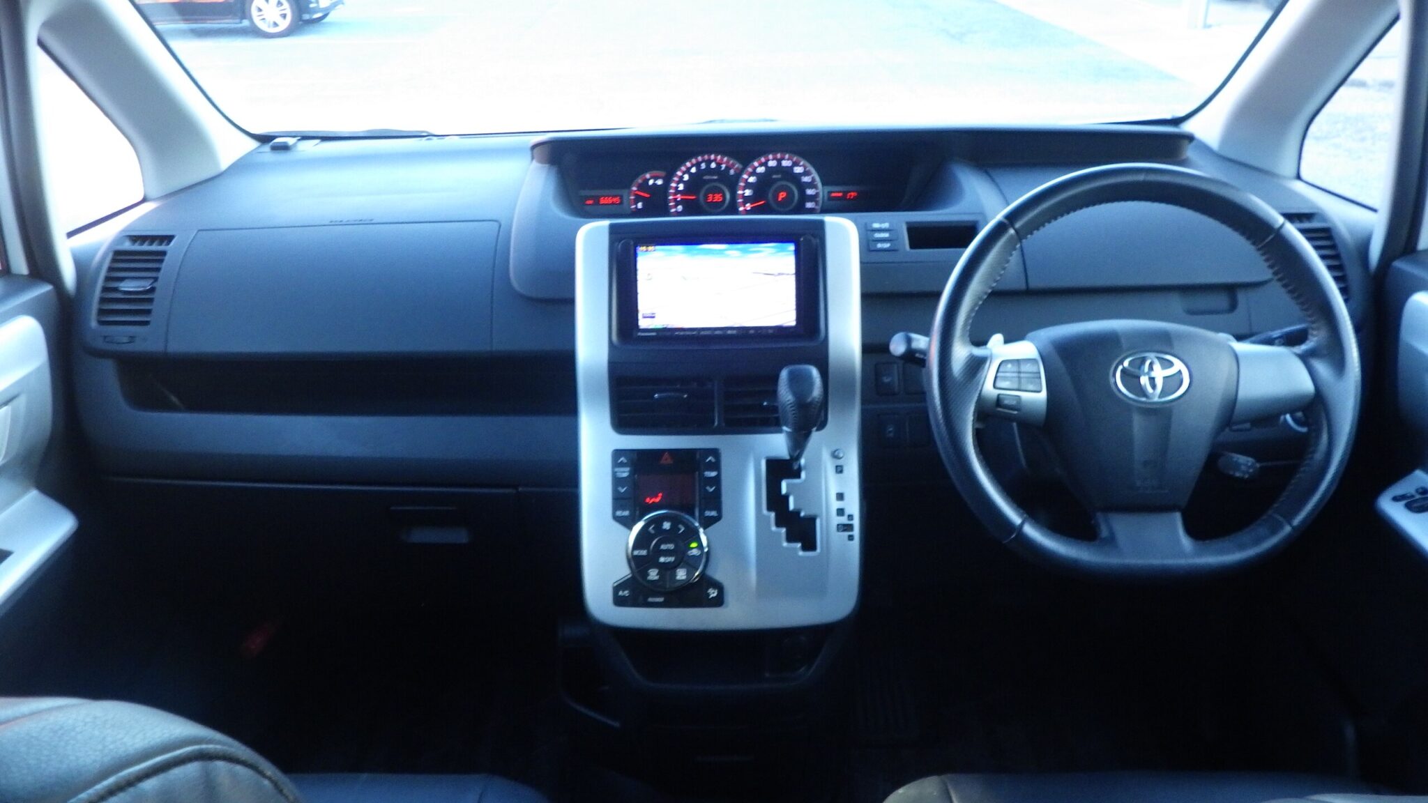 トヨタ ノアの画像9