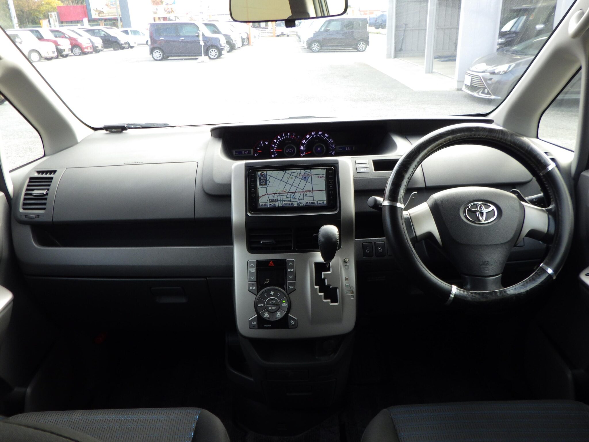 トヨタ ヴォクシーの画像9