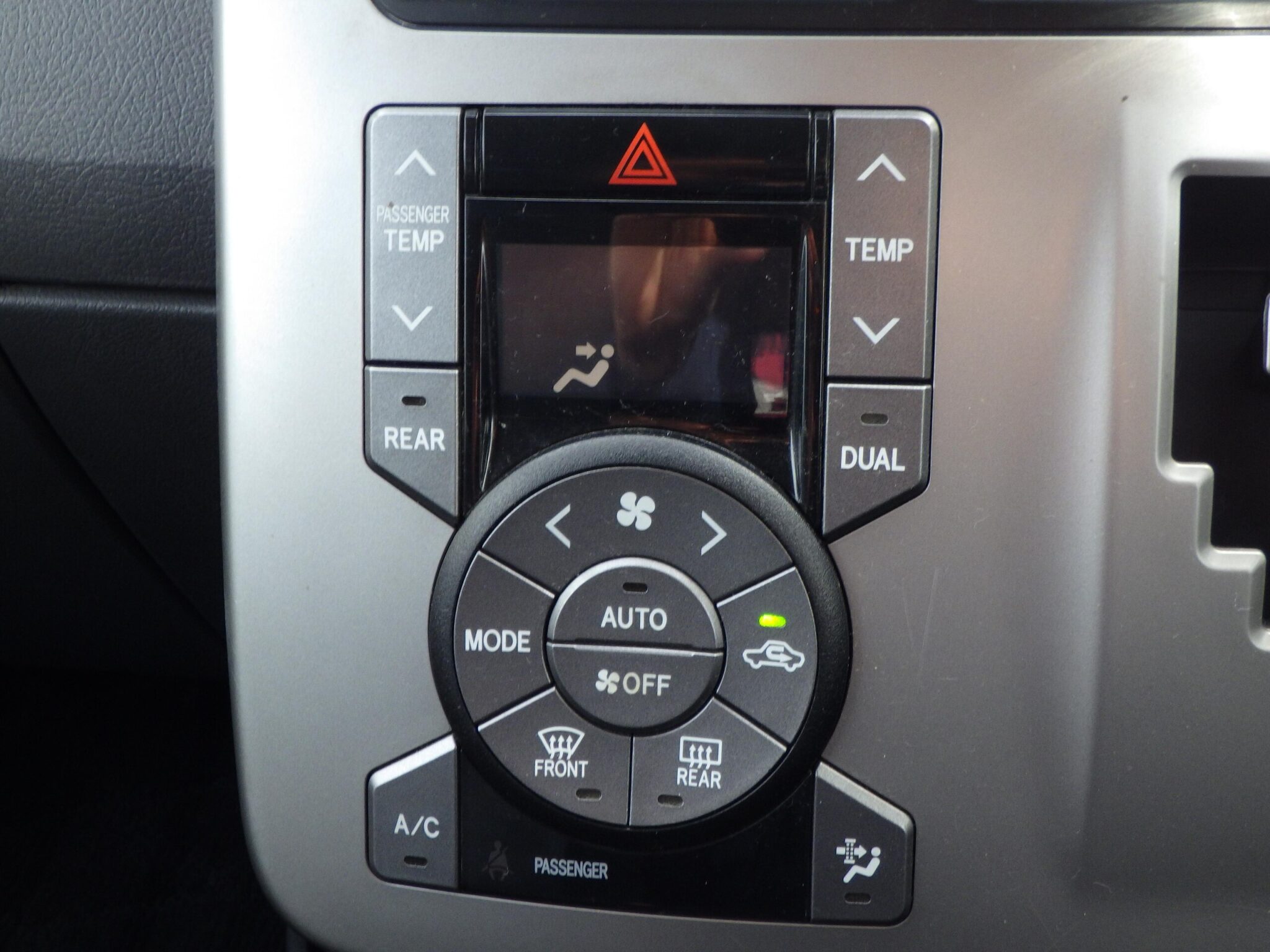 トヨタ ヴォクシーの画像16