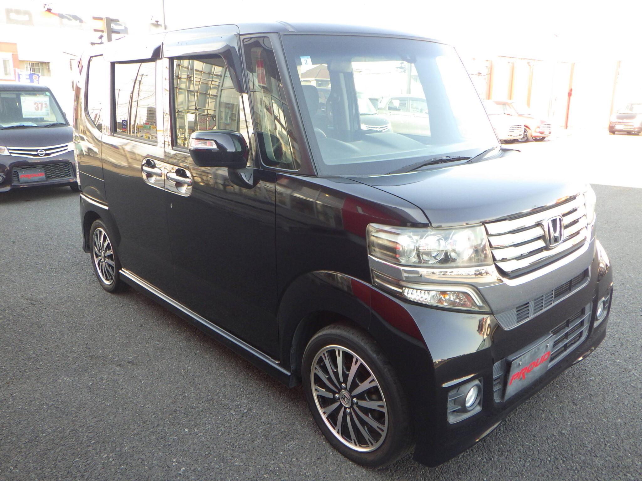 ホンダ N-BOXカスタムの画像3