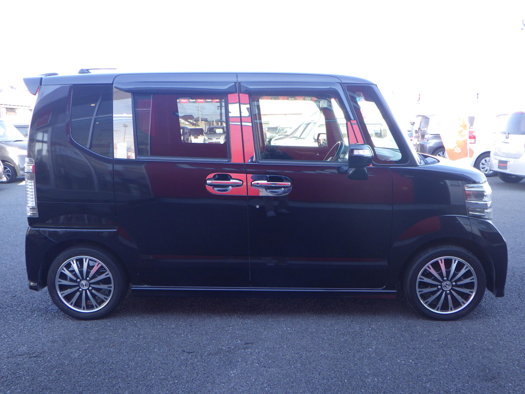 ホンダ N-BOXカスタムの画像4