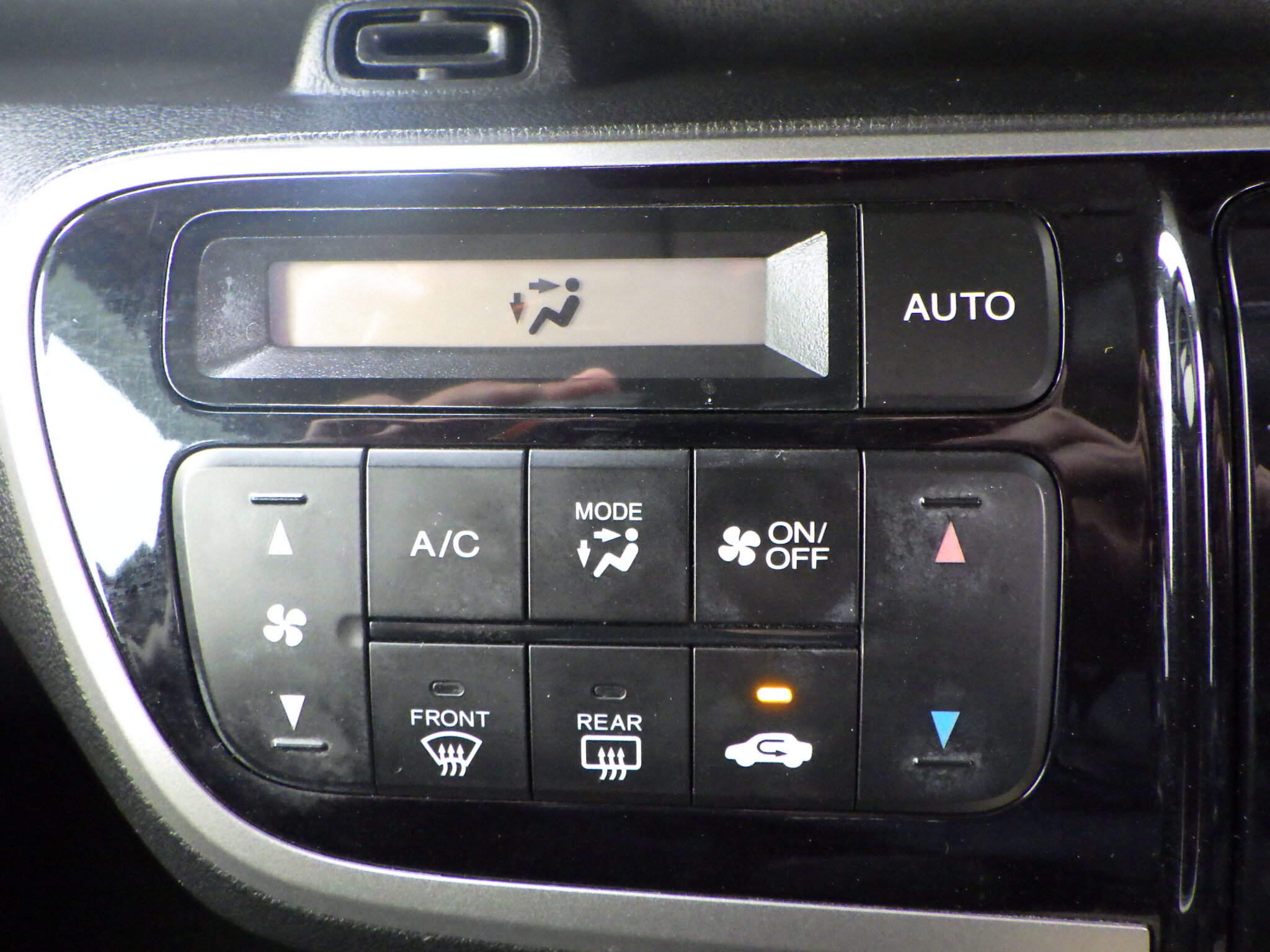 ホンダ N-BOXカスタムの画像16