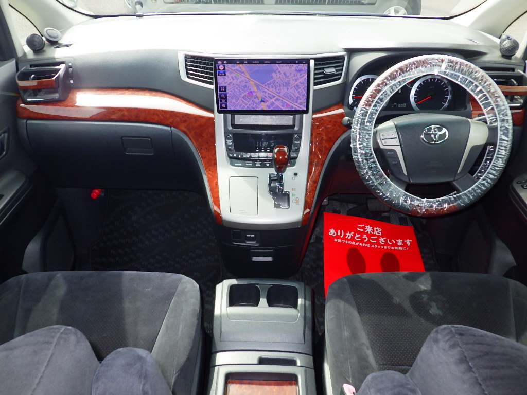 トヨタ アルファードの画像3